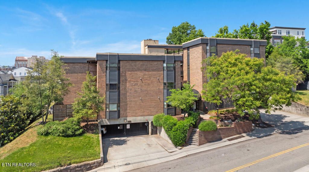 Photo of 509 11th St #4002, Knoxville, TN 37916 (MLS # 1332073)