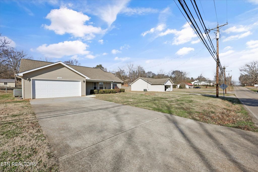 Photo of 2408 Mentor Rd, Louisville, TN 37777 (MLS # 1324985)