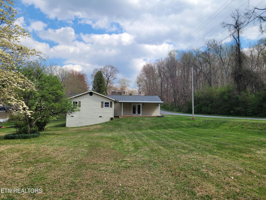 Photo of 1395 Bluets Rd, Newport, TN 37821 (MLS # 1336149)
