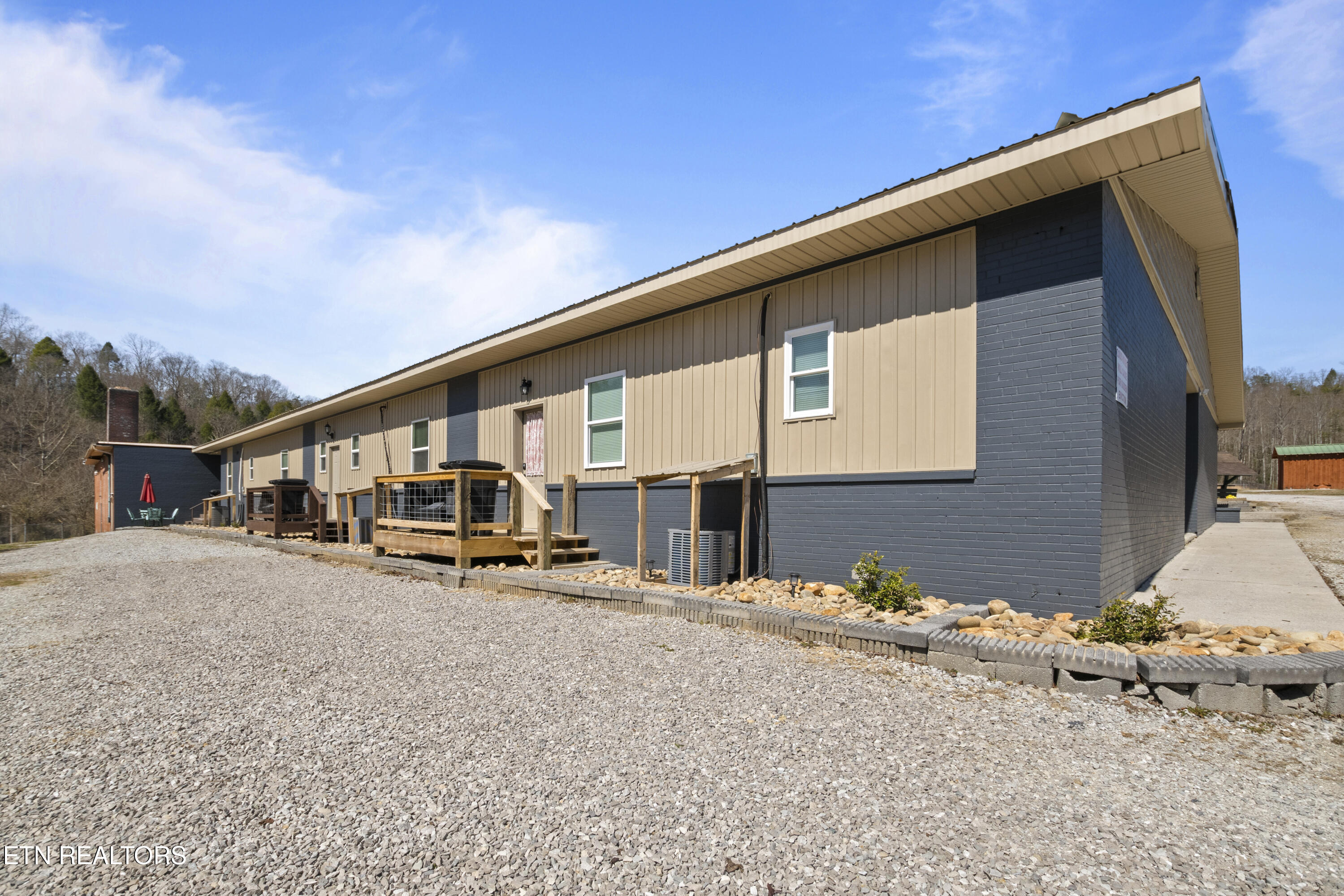 128 Old Stinking Creek Rd