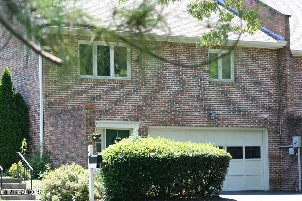 Photo of 505 Selkirk Drive, Maryville, TN 37803 (MLS # 1324415)