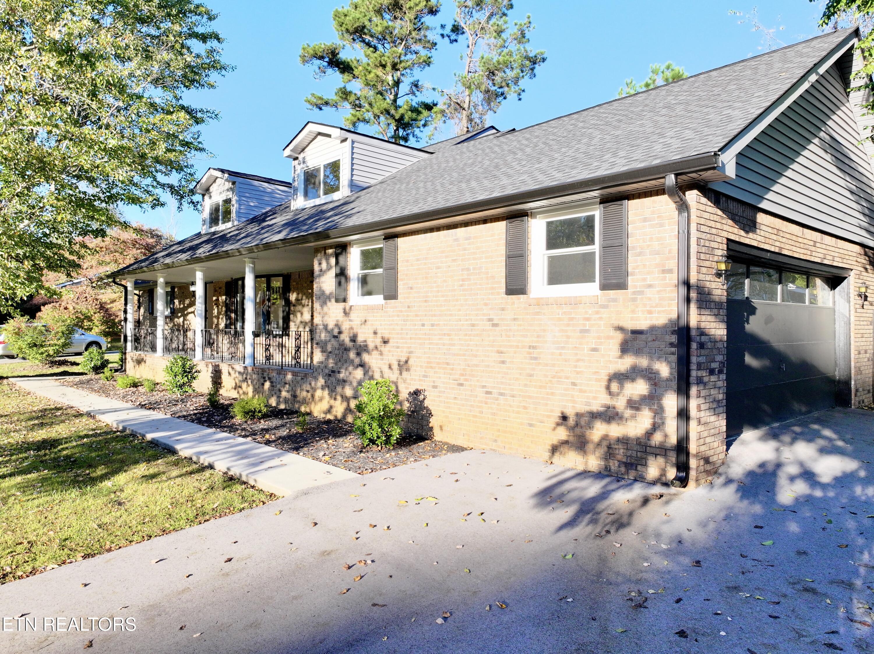 2158 Williamsburg Circle