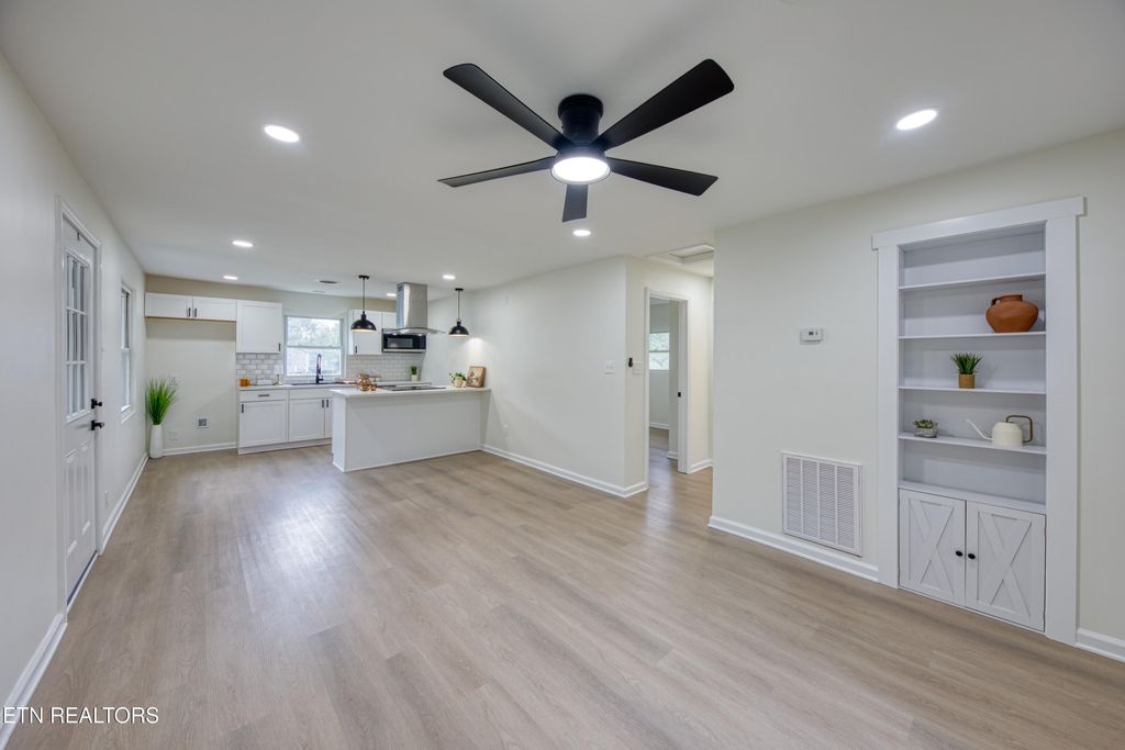 Photo of 2904 Greenway Drive, Knoxville, TN 37918 (MLS # 1318049)