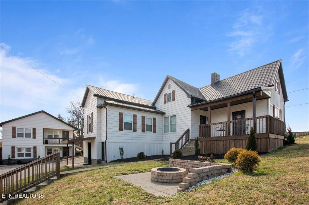 Photo of 508 E Central Ave, LaFollette, TN 37766 (MLS # 1290602)