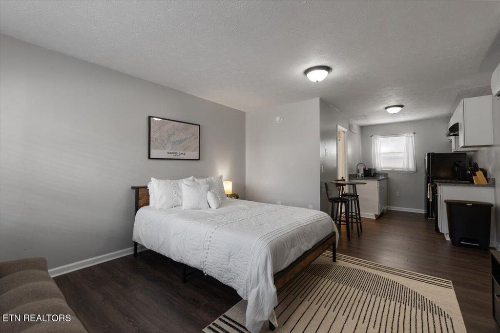 Photo of 508 E Central Ave, LaFollette, TN 37766 (MLS # 1290602)