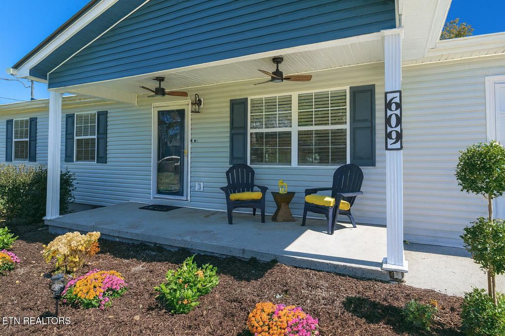 Photo of 609 Arlington Drive, Knoxville, TN 37934 (MLS # 1320418)