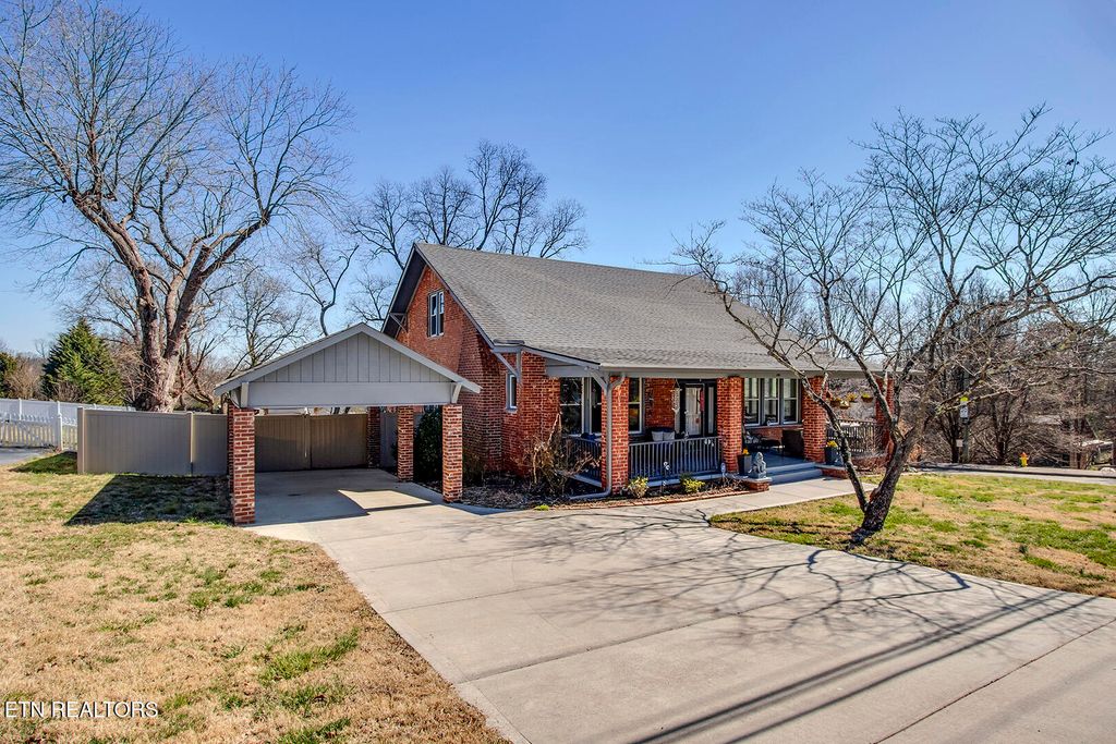 Photo of 701 Gresham Rd, Knoxville, TN 37918 (MLS # 1331484)