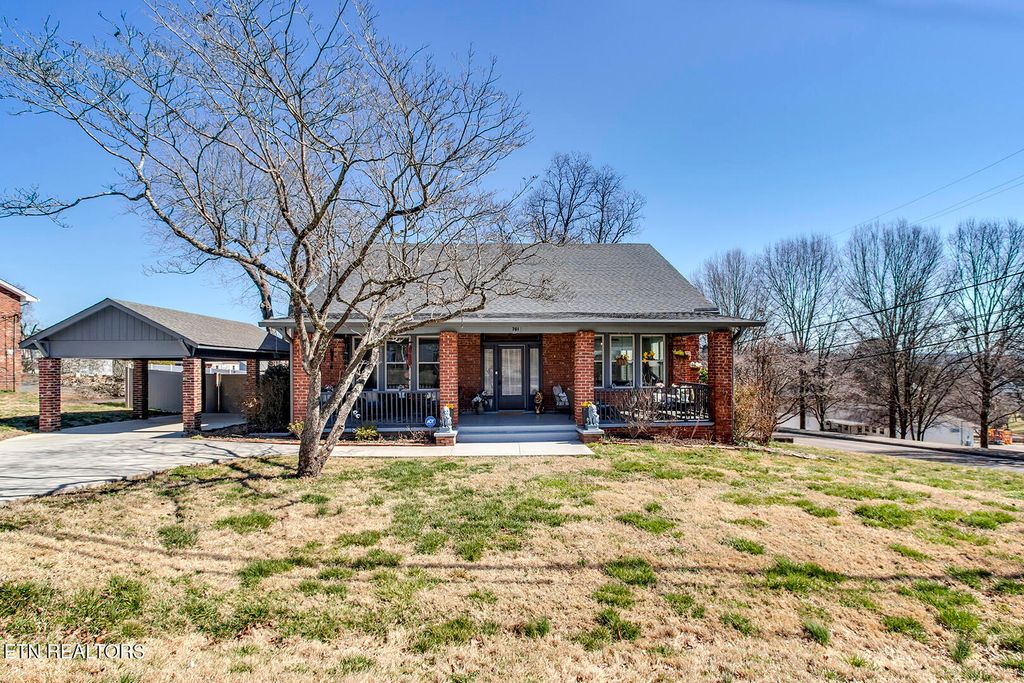 Photo of 701 Gresham Rd, Knoxville, TN 37918 (MLS # 1331484)