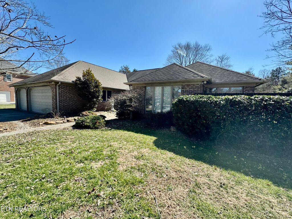 Photo of 452 Mariner Point Drive, Clinton, TN 37716 (MLS # 1292325)