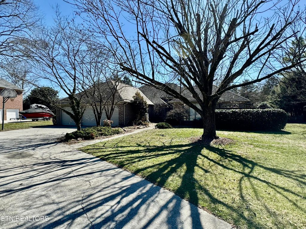 Photo of 452 Mariner Point Drive, Clinton, TN 37716 (MLS # 1292325)