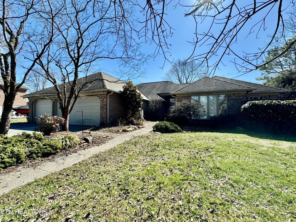 Photo of 452 Mariner Point Drive, Clinton, TN 37716 (MLS # 1292325)