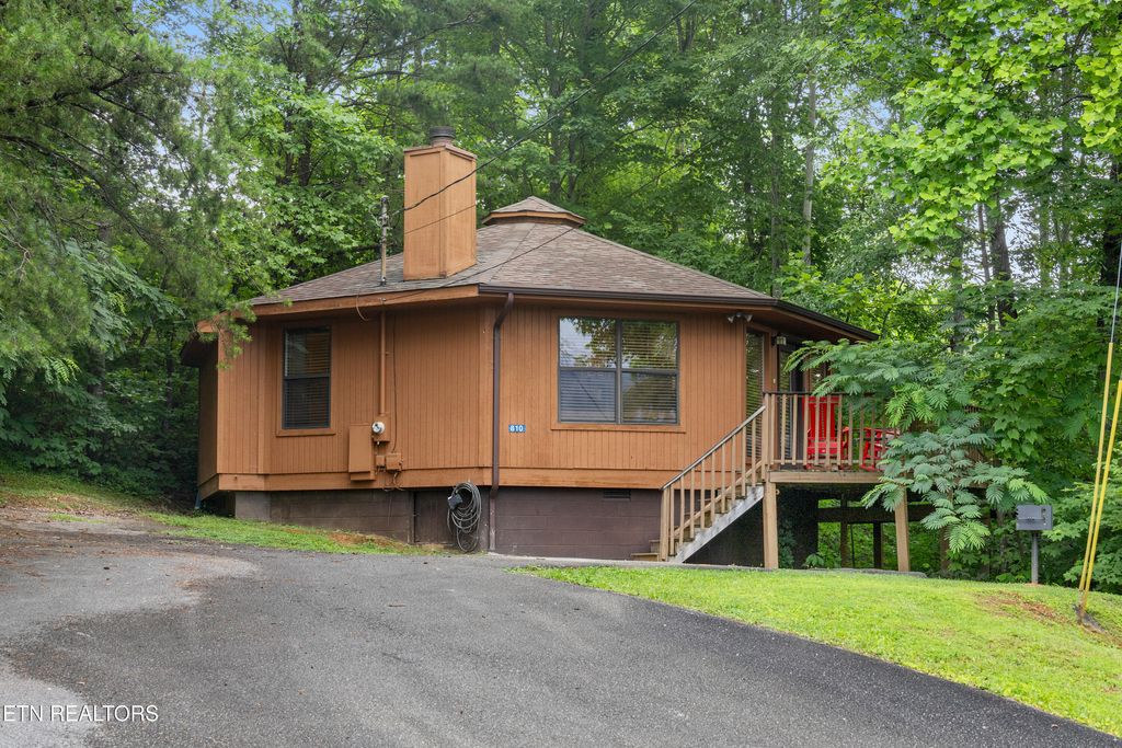 Photo of 810 Valley View Lane, Gatlinburg, TN 37738 (MLS # 1328014)