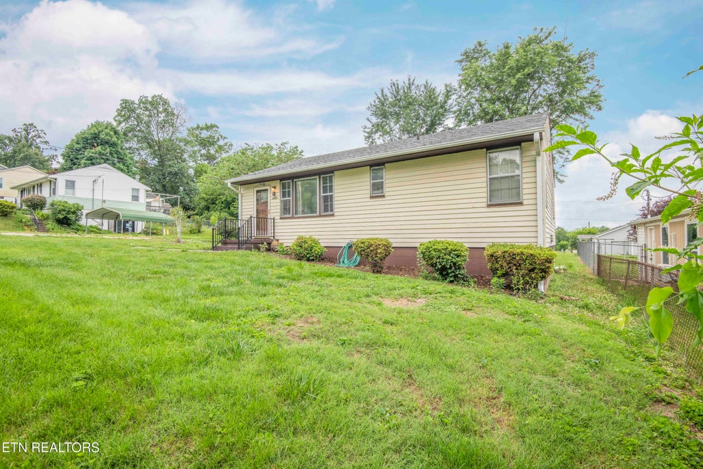 Photo of 2401 Chillicothe St, Knoxville, TN 37921 (MLS # 1344072)
