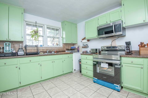 Tiny photo for 2401 Chillicothe St, Knoxville, TN 37921 (MLS # 1344072)