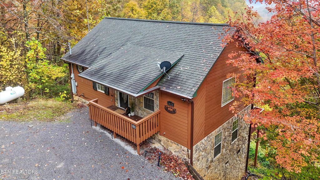 Photo of 3404 Tekoa Mountain Way, Sevierville, TN 37876 (MLS # 1320386)