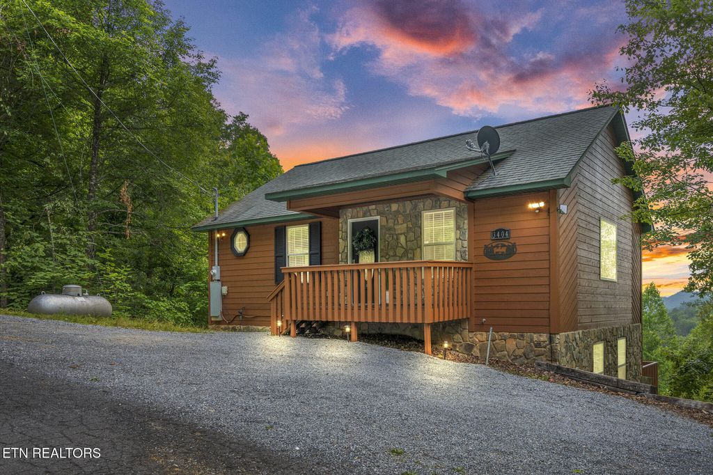 Photo of 3404 Tekoa Mountain Way, Sevierville, TN 37876 (MLS # 1320386)