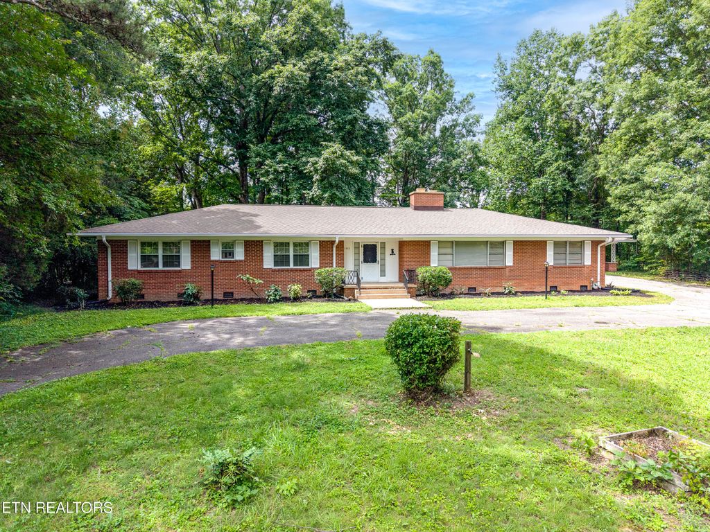 Photo of 1403 Wilkinson Pike, Maryville, TN 37803 (MLS # 1346173)