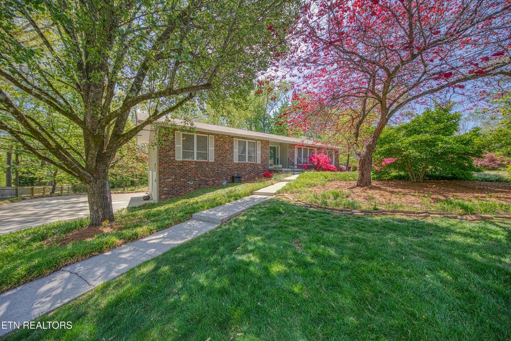 Photo of 1140 Venice Rd, Knoxville, TN 37923 (MLS # 1338297)