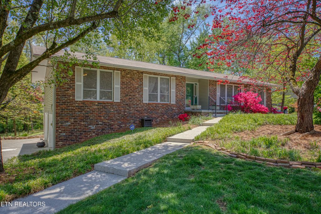 Photo of 1140 Venice Rd, Knoxville, TN 37923 (MLS # 1338297)