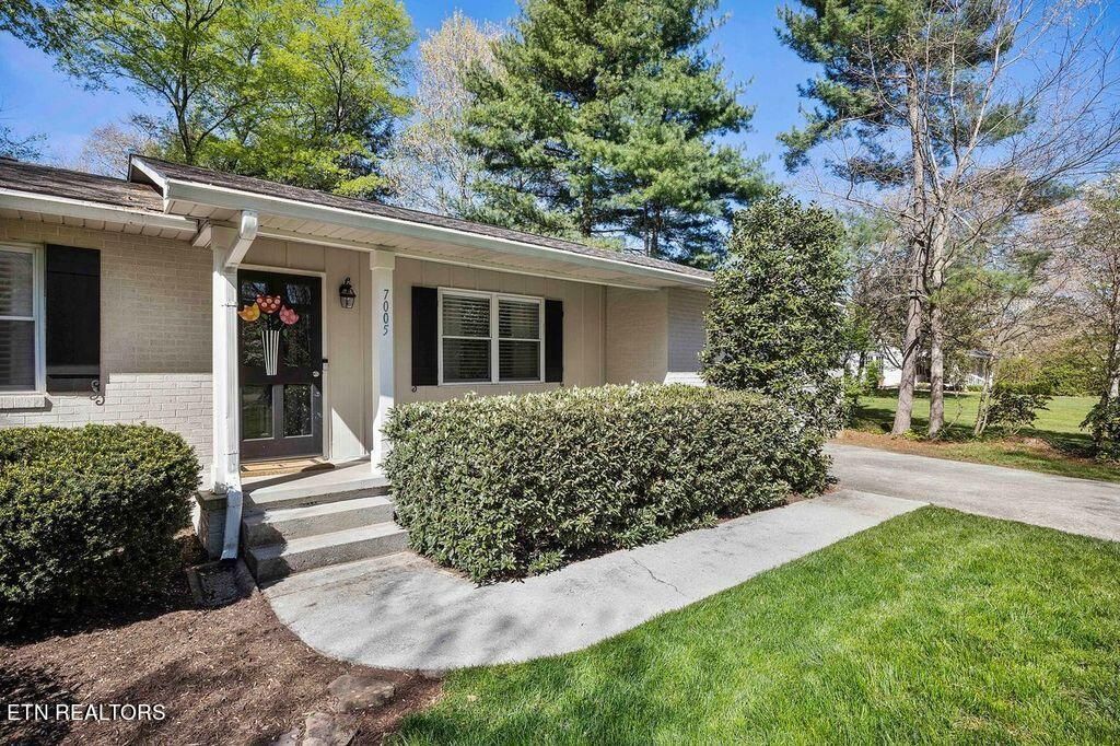 Photo of 7005 Nubbin Ridge Drive, Knoxville, TN 37919 (MLS # 1320422)