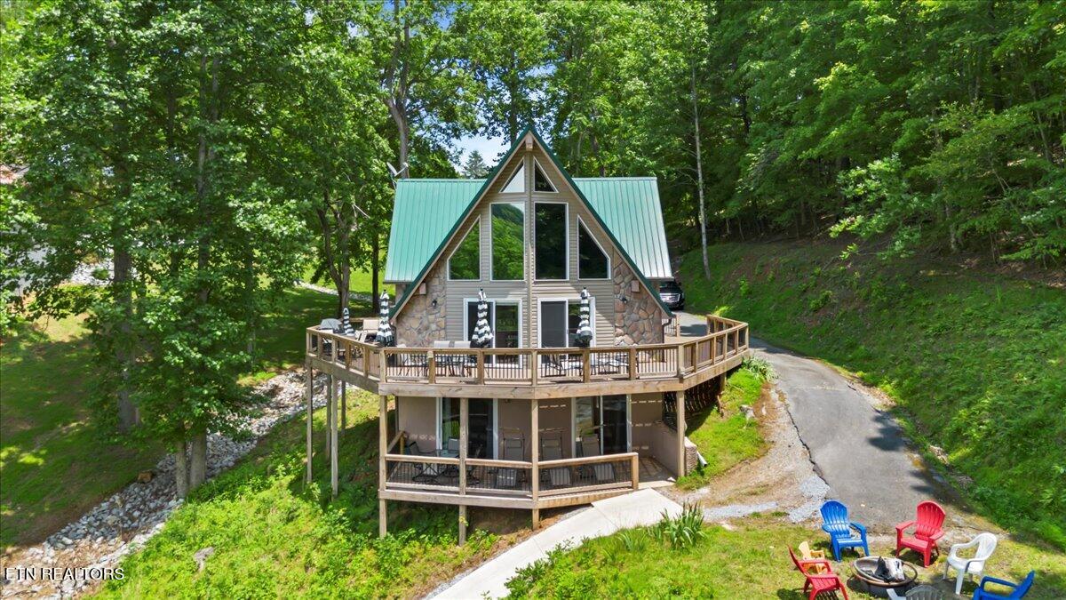 824 Deerfield Way