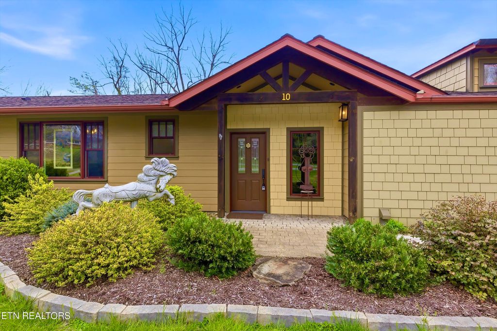 Photo of 10 Hilltop Place, Norris, TN 37828 (MLS # 1334615)