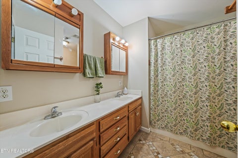 Tiny photo for 425 E Church St, Kingston, TN 37763 (MLS # 1355838)