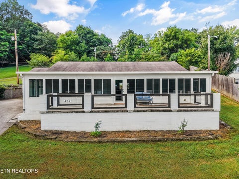 Photo of 425 E Church St, Kingston, TN 37763 (MLS # 1355838)