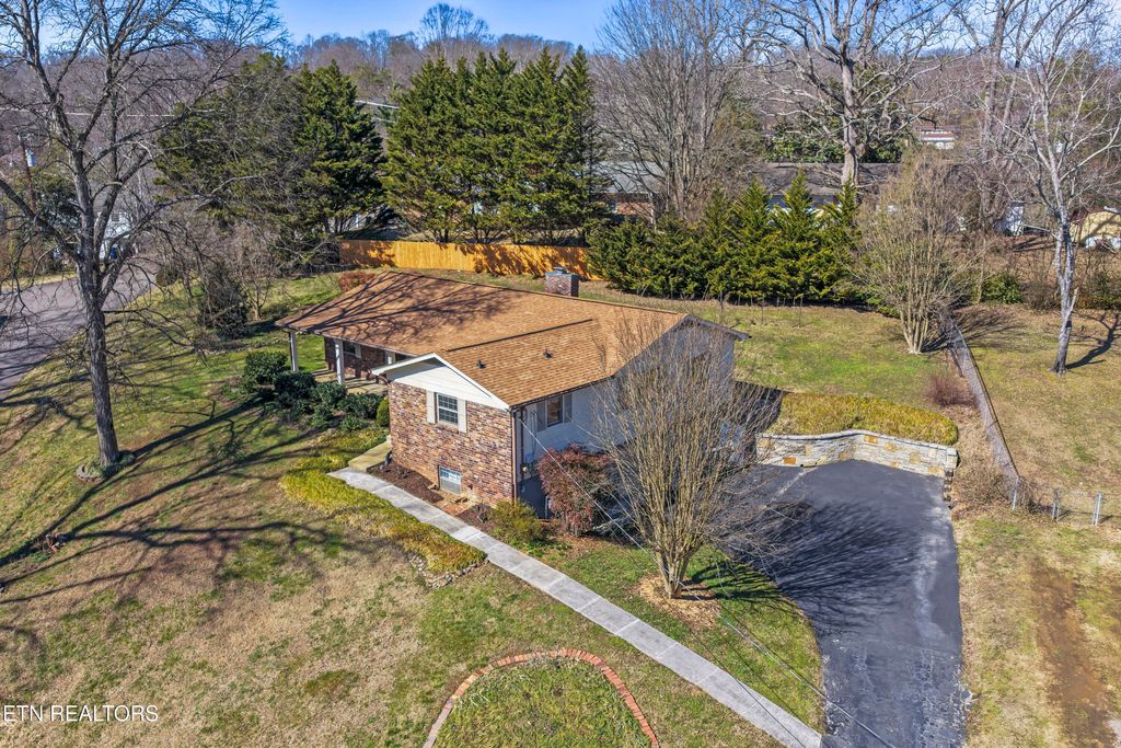 Photo of 1729 Lavendale Circle, Knoxville, TN 37920 (MLS # 1329880)