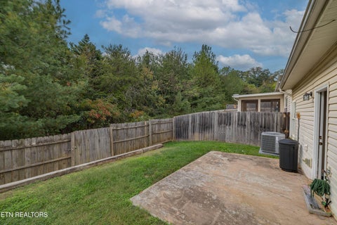 Tiny photo for 7032 Pemmbrooke Shire Lane, Knoxville, TN 37909 (MLS # 1359375)
