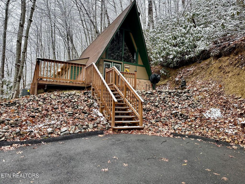 Photo of 1172 Ski Mountain RD Rd, Gatlinburg, TN 37738 (MLS # 1323521)