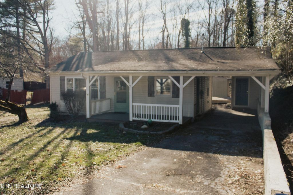Photo of 307 Devaney Lane, Oliver Springs, TN 37840 (MLS # 1292345)
