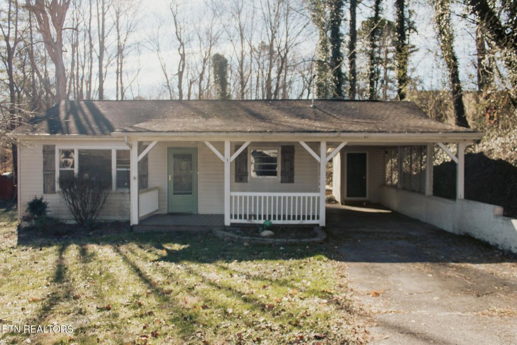 Photo of 307 Devaney Lane, Oliver Springs, TN 37840 (MLS # 1292345)
