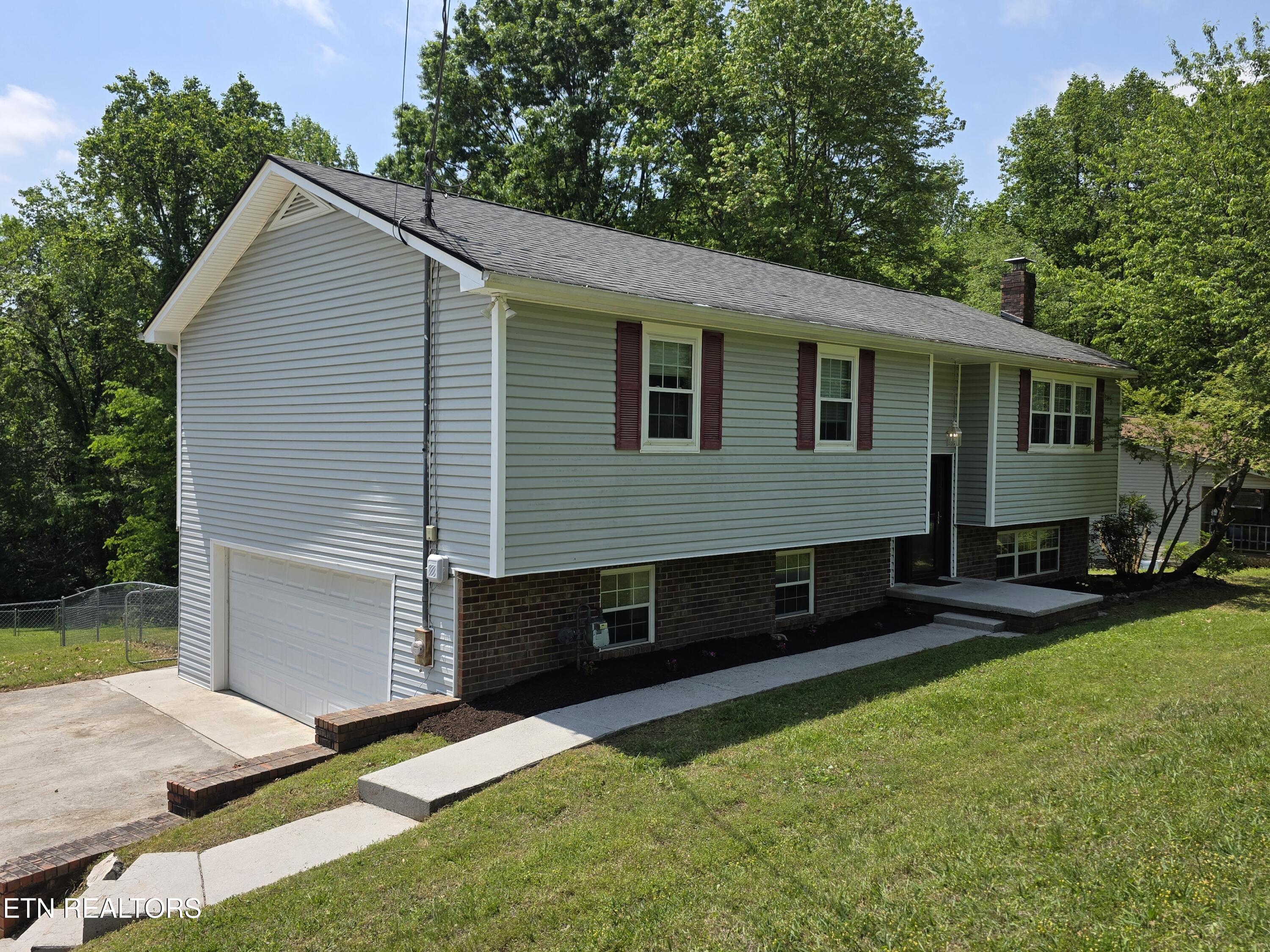 125 Hillside Court