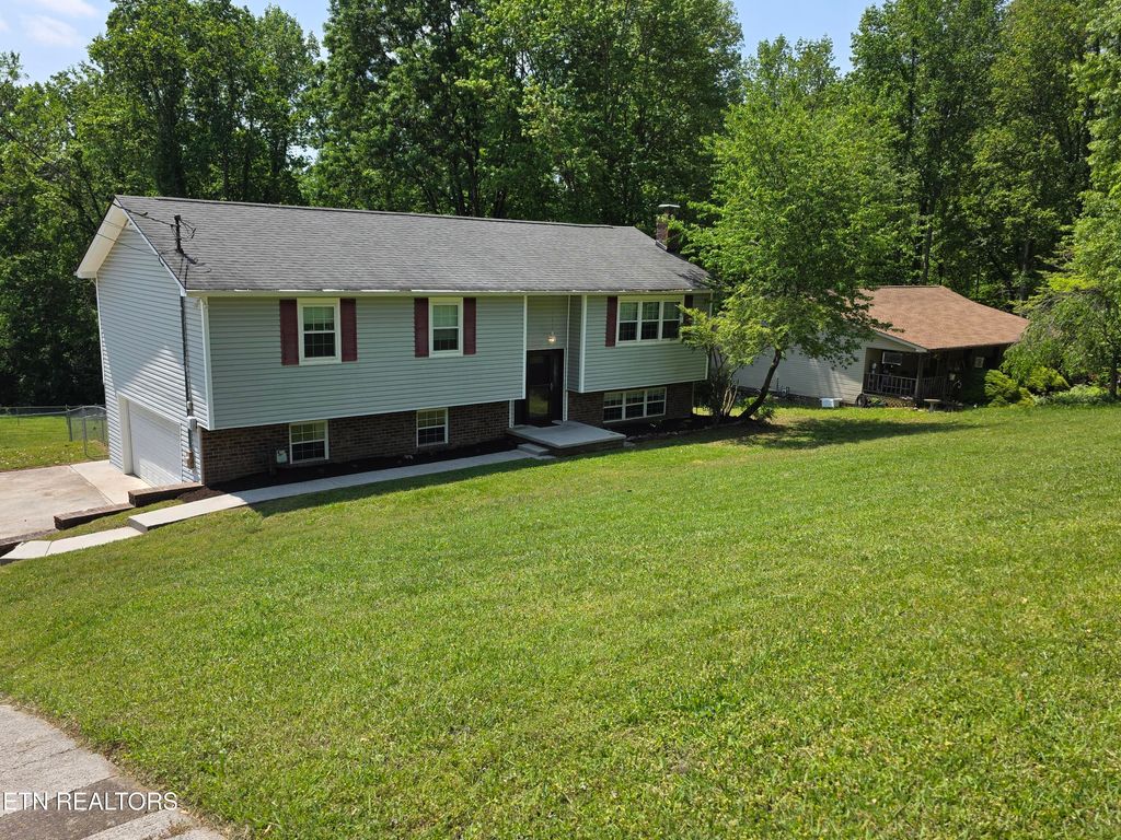 Photo of 125 Hillside Court, Clinton, TN 37716 (MLS # 1299202)