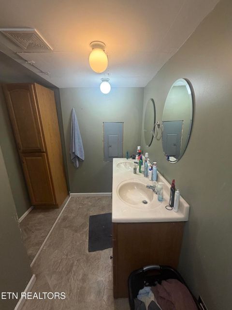 Tiny photo for 113 Sherwood Ave, Calhoun, TN 37309 (MLS # 1337653)