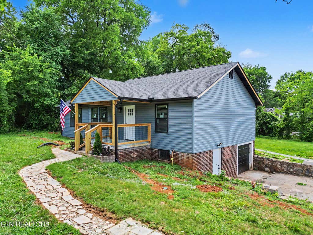 Photo of 115 Howard St, Maryville, TN 37804 (MLS # 1343807)