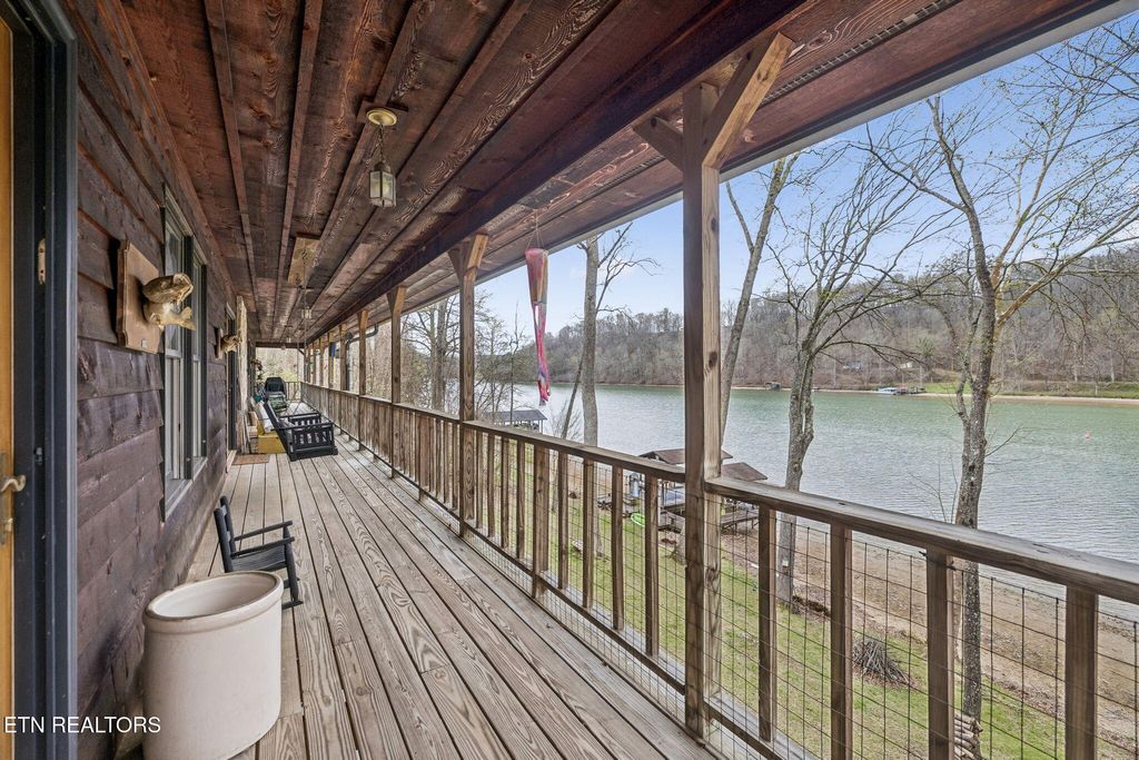 Photo of 143 Bendamere Drive, Kingston, TN 37763 (MLS # 1327909)