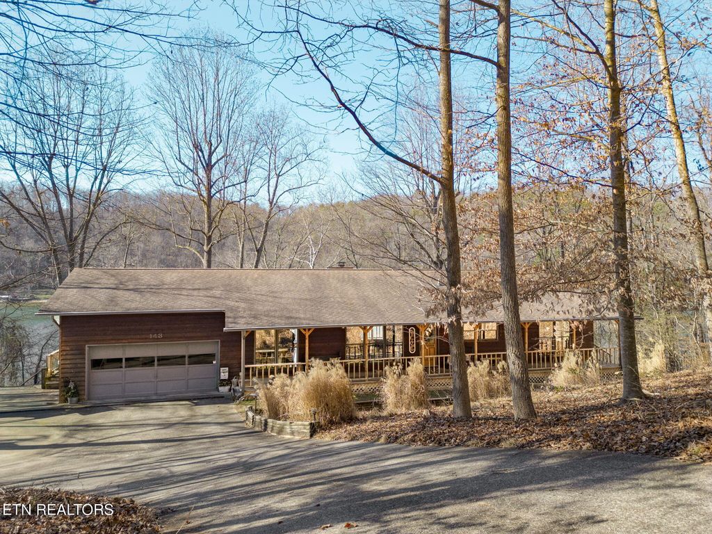 Photo of 143 Bendamere Drive, Kingston, TN 37763 (MLS # 1327909)