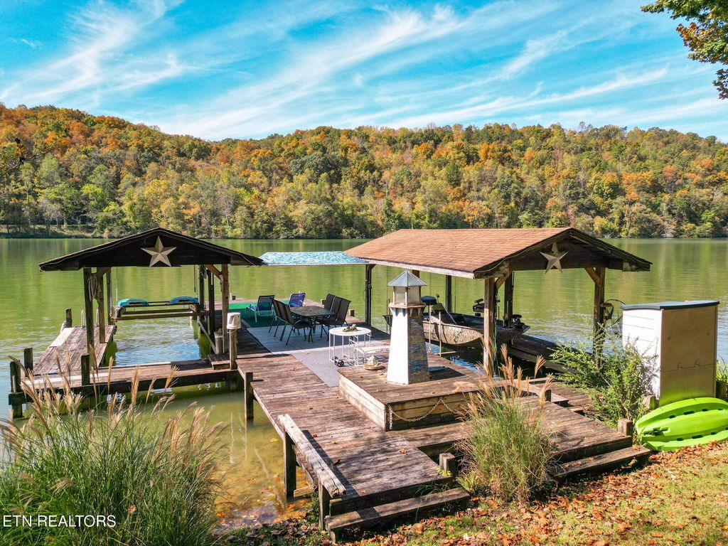 Photo of 143 Bendamere Drive, Kingston, TN 37763 (MLS # 1327909)