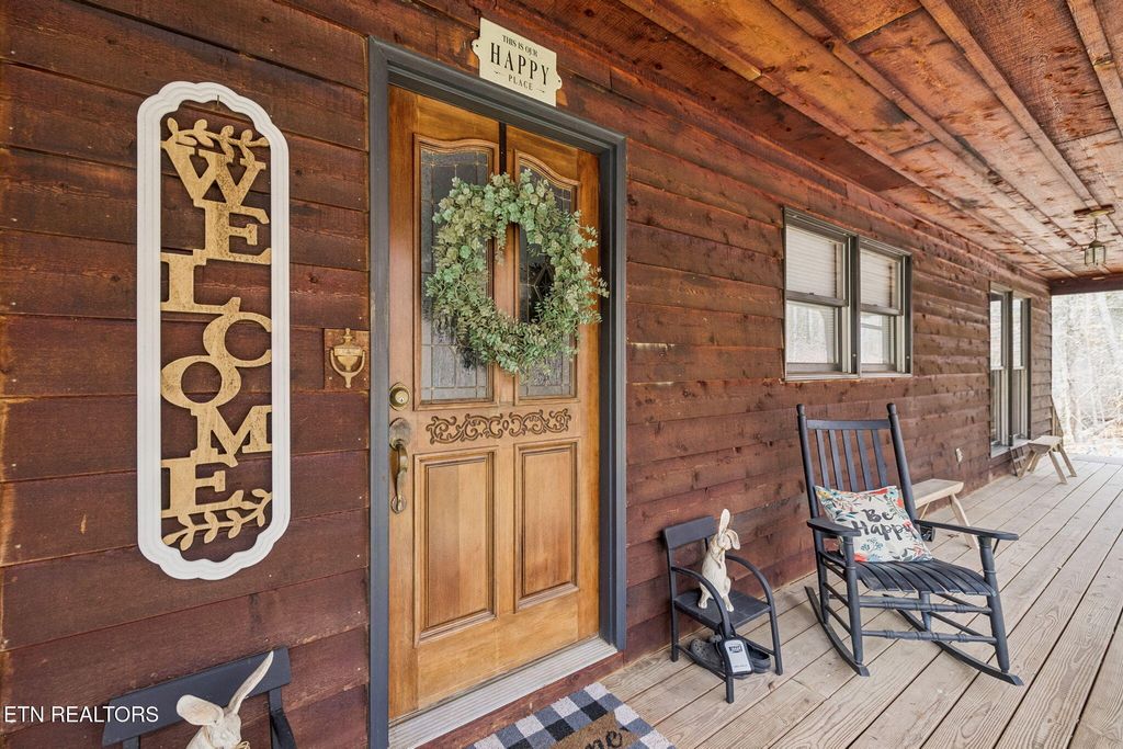 Photo of 143 Bendamere Drive, Kingston, TN 37763 (MLS # 1327909)