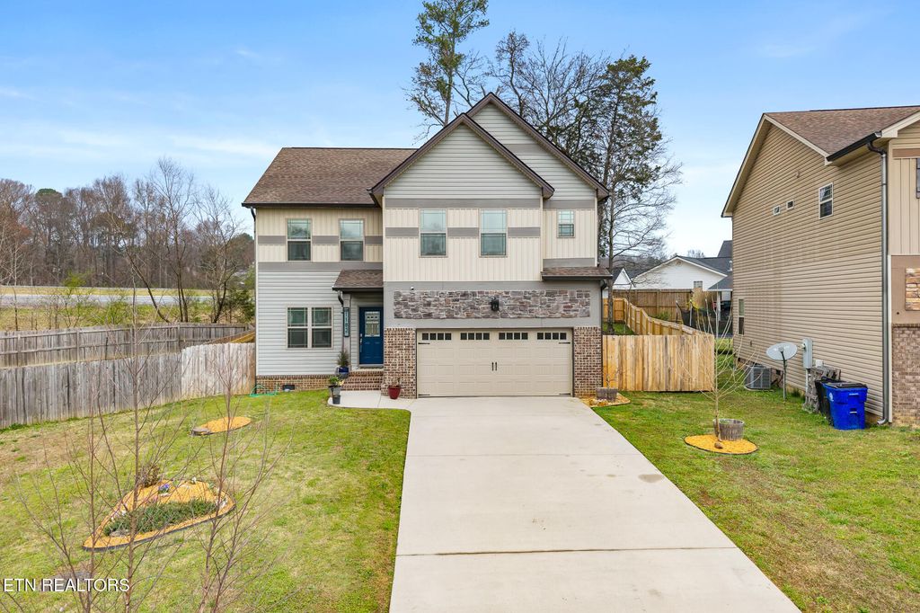 Photo of 1182 NW Stonegate Circle, Cleveland, TN 37312 (MLS # 1331840)