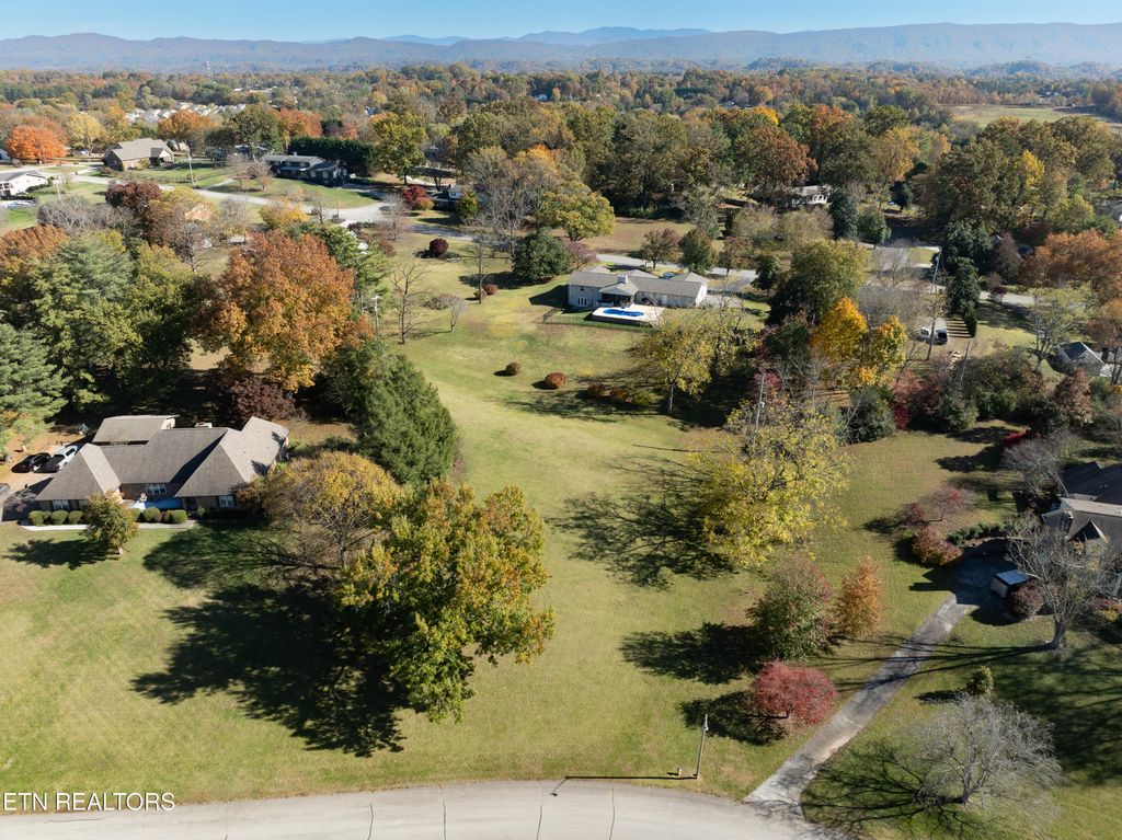 Photo of 1126 N Heritage Drive, Maryville, TN 37803 (MLS # 1320982)