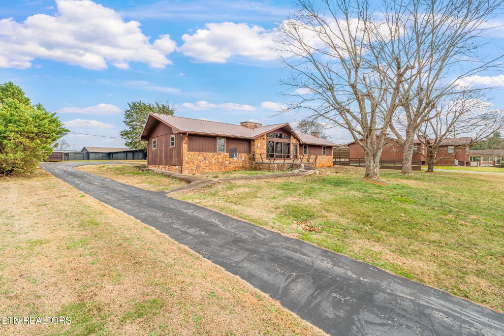 Photo of 844 Collie Cove Court, Friendsville, TN 37737 (MLS # 1353179)