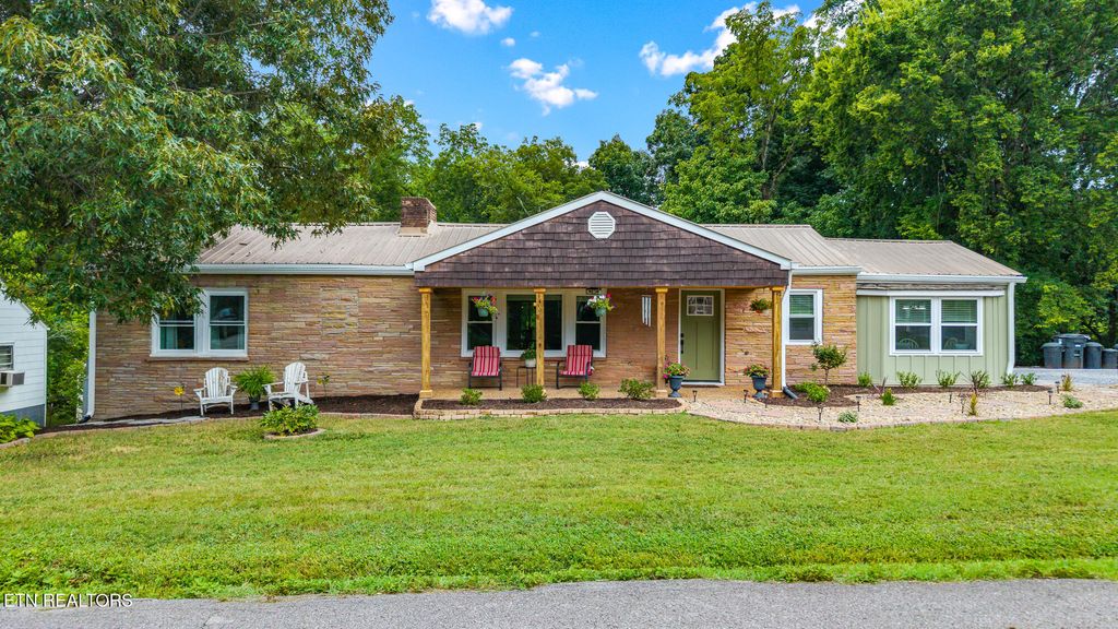 Photo of 727 Southern Pkwy, Athens, TN 37303 (MLS # 1311485)