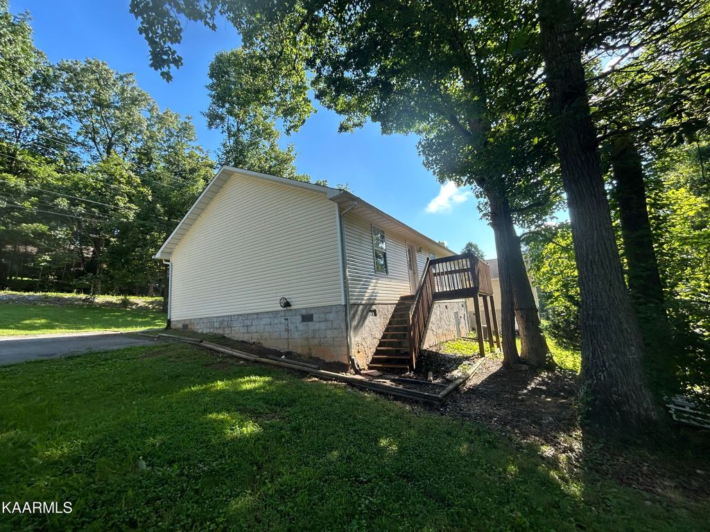 Photo of 627 Thorn Grove Pike, Strawberry Plains, TN 37871 (MLS # 1230503)