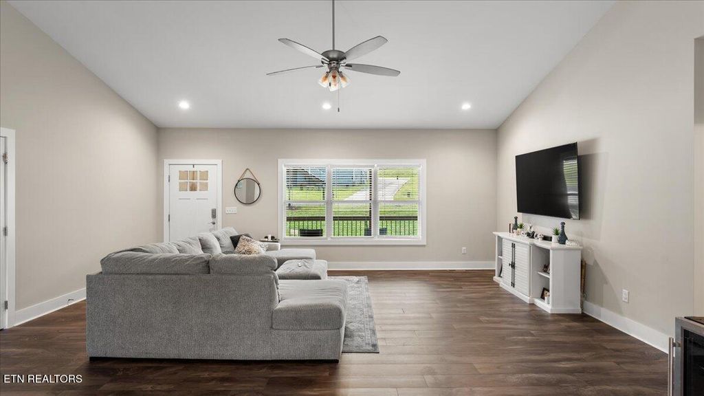 Photo of 409 Cedar Creek Circle, Kodak, TN 37764 (MLS # 1314836)