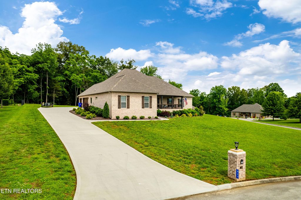 Photo of 837 Majestic Mountains Blvd, Walland, TN 37886 (MLS # 1302062)