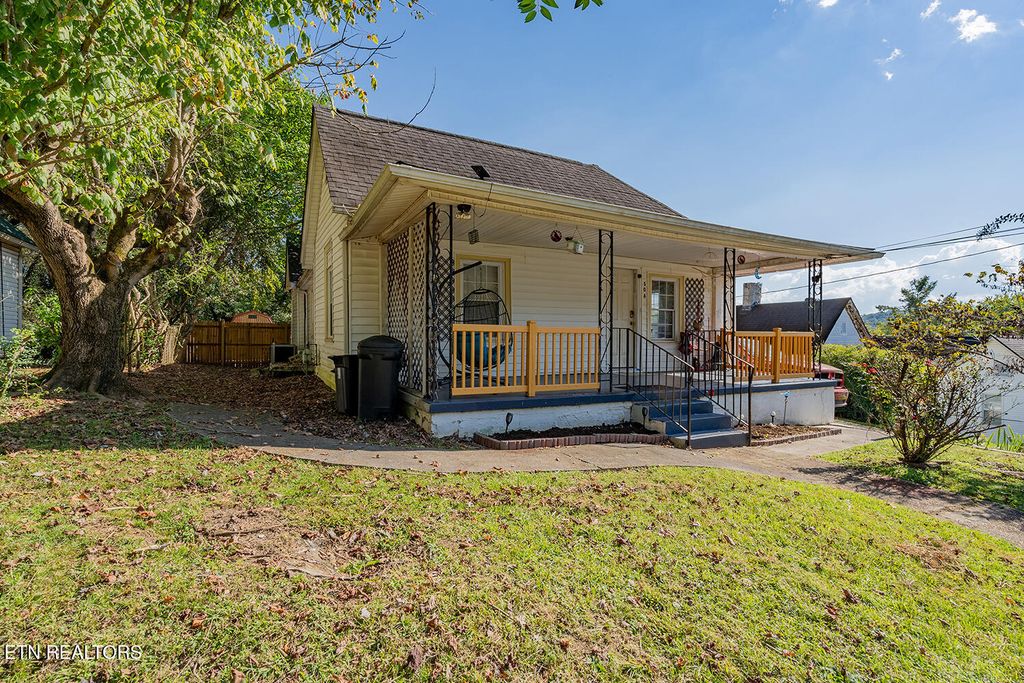 Photo of 506 E Prospect St, LaFollette, TN 37766 (MLS # 1332065)