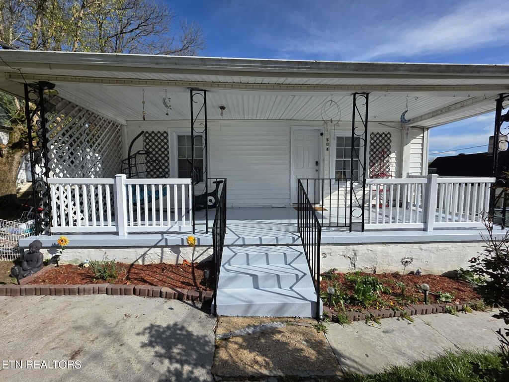 Photo of 506 E Prospect St, LaFollette, TN 37766 (MLS # 1332065)